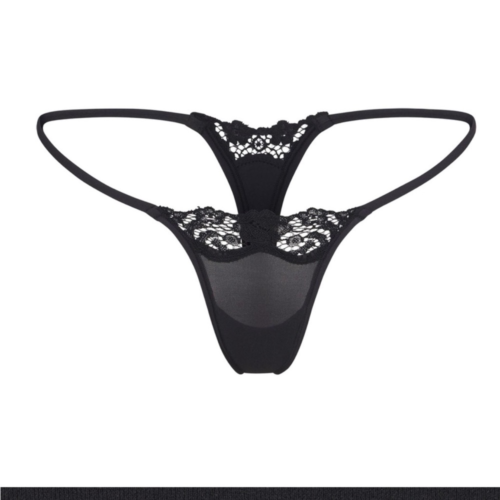 SKIMS Fits everybody lace thong